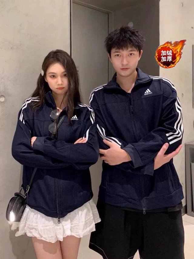 新款上新 加绒加厚保暖秋冬季水貂绒情侣款专柜男女同款女士阿迪开衫加绒男士三条杠刺绣立领外套潮流学院风女神男神青年 海外版！阿迪达斯Adidas万针刺绣Logo三