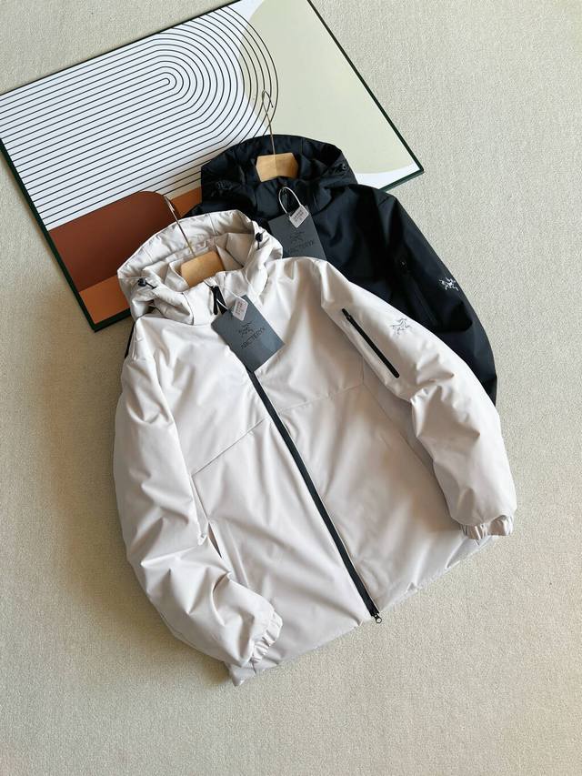 刺绣版 加厚情侣款Arcteryx始祖鸟 Liatris Gore-Tex 刺绣品牌Logo防风防水透气保暖宽松羽绒棉服 版型超级正 上身效果极佳 挺阔有质感，