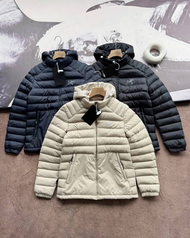 上新 Arc'teryx 始祖鸟加厚加绒棉服 男女同款 加绒加棉 北方冬季可穿 定制的三防面料，具备出色的防风和防水性能。无论是凛冽的寒风还是突如其来的细雨，它