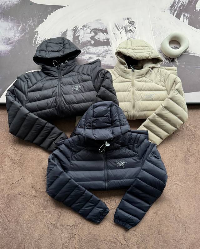 供 Arc'teryx 始祖鸟加厚加绒棉服 男女同款 加绒加棉 北方冬季可穿 定制的三防面料，具备出色的防风和防水性能。无论是凛冽的寒风还是突如其来的细雨，它都