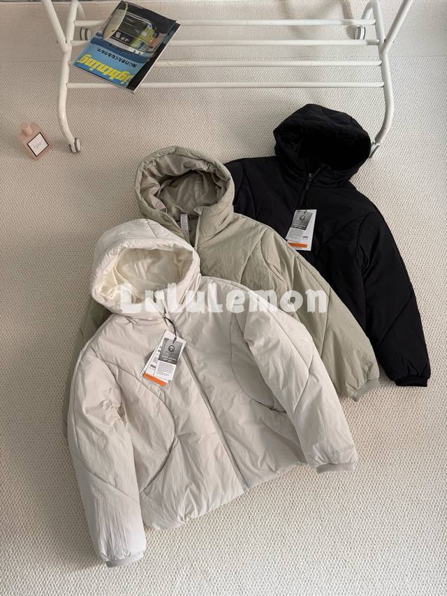 供 款号：Lw4C 颜色：黑色，米白色,亚麻灰 尺码：Xs,S,M,L, 妥妥的小仙女福利！国内无售，官网已卖空！ Lululemon 露露乐檬 Water-R