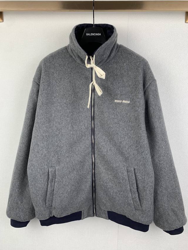 双面穿 Miu Miu 25Ss科技面料和抓绒夹克外套 正品28200购入开发，100%锦纶加厚斜纹面料，羊毛混纺抗静电毛绒料，100%丝光棉2*2罗纹，高温预