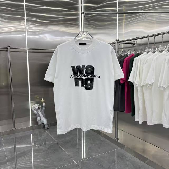 大王 2026春夏新款 个性刻字模 圆领短袖T恤 上身超舒服男女同款 S M L Xl Xxl 五个码 黑色 白色 棕色