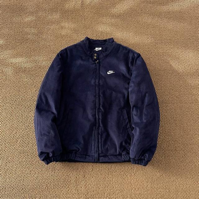 Nike耐克棉服哈灵顿灯芯绒夹克宽松棉服外套男24秋新款复古立领加厚夹克外套 顶级品质 原版复刻 灯芯绒宽松立领哈灵顿夹克填充 克长绒棉！ 此款采用日本进口细条