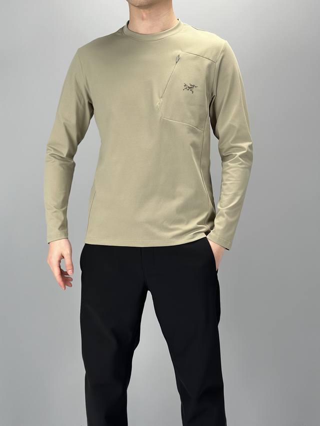 始祖鸟春夏秋季户外运动跑步男式圆领徒步休闲透气长袖T恤。 全天候户外运动系列！运动跑步长袖，登山徒步打底衫。优质B1144面料 亲肤柔软 吸汗透气 户外功能性面