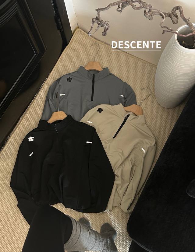 供 控价 米色 Descente｜迪桑特秋季爆款原版跑步系列运动男女半拉链高领长袖针织衫定制反光条拉链 重磅推售的王牌单品！面料采用高比例弹性锦棉混纺柔软面料，