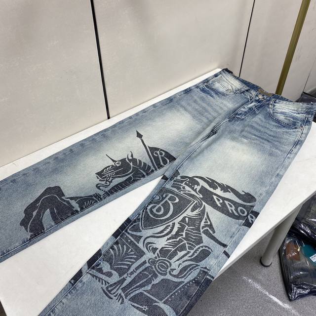 顶级版本 。2026春夏欧洲专柜新款 超A代购级别海外贸易公司订单货源，顶级原单高端男士定制时尚修身小直筒牛仔裤222～7 颜色：重工艺炒沙洗水，图片色 尺码：