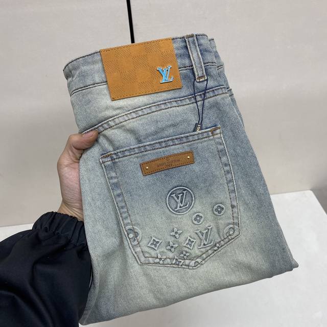 顶级版本 。2026春夏欧洲专柜新款 超A代购级别海外贸易公司订单货源，顶级原单高端男士定制时尚修身小直筒牛仔裤3932 颜色：重工艺炒沙洗水，图片色 尺码：2