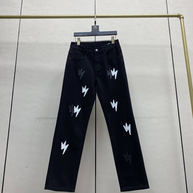 顶级版本 。2025秋冬欧洲专柜新款 超A代购级别海外贸易公司订单货源，顶级原单高端男士定制时尚修身小直筒牛仔裤。2830 颜色：图片色， 尺码：28～38 面