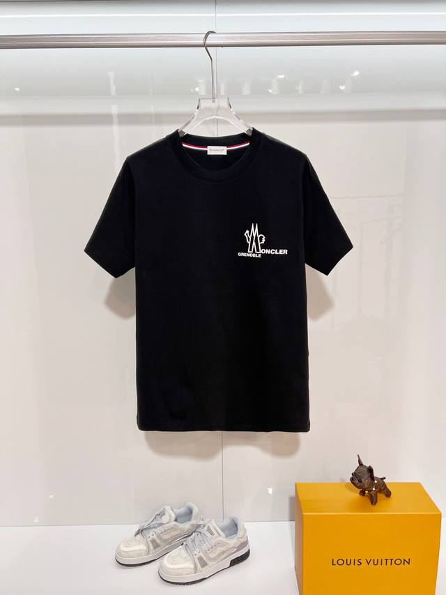 Moncler 蒙口 300克纯棉圆领短袖T恤 品牌经典 立体胶印字母Logo压花工艺 2025Ss官方同步 高版本 高品质 时尚个性 百搭潮流 纯原品质 原版
