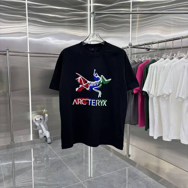 鸟牌 2026春夏新款 个性刻字模 圆领短袖T恤 上身超舒服男女同款 S M L Xl Xxl 五个码 黑色 白色 棕色