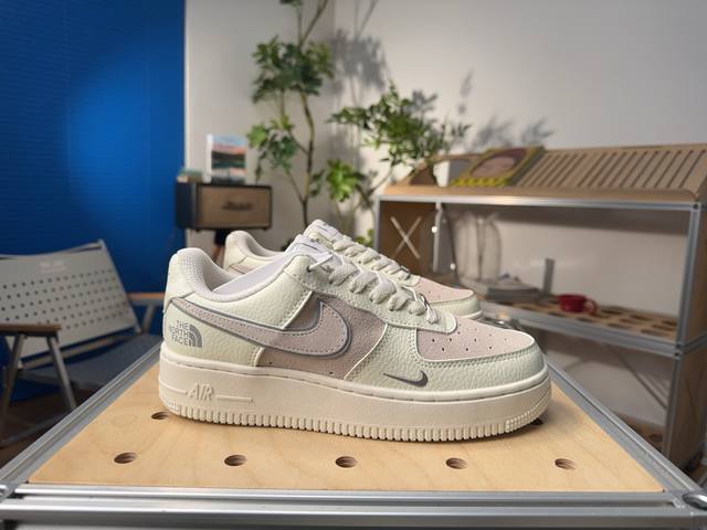 特价 Nike Air Force 1 Low 空军一号 尺码：36 36.5 37.5 38 38.5 39 40 40.5 41 42 42.5 43 44