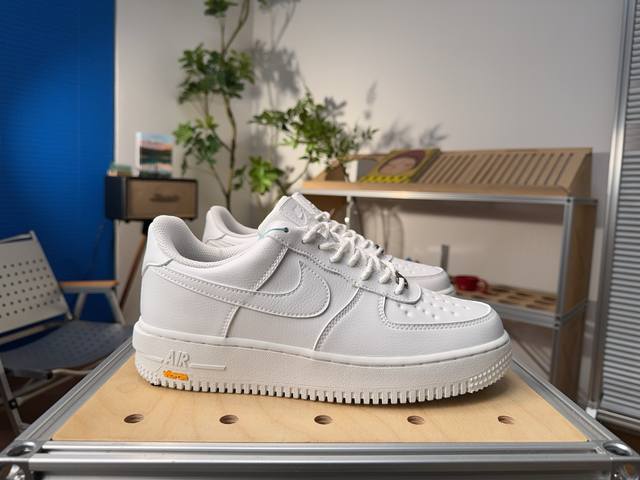 Nike Air Force 1 经典舒适 保暖防水 低帮 板鞋 男女同款 白色 尺码：36 36.5 37.5 38 38.5 39 40 40.5 41 4