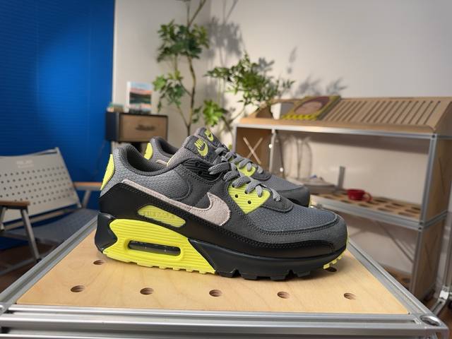 Nike Air Max 90 潮流运动 低帮跑步鞋 男款 尺码：40 40.5 41 42 42.5 43 44 44.5 45 46