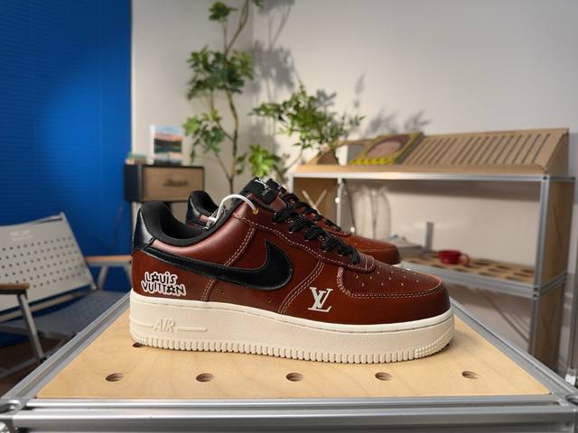 定制球鞋 头层 Nike Air Force 1 ‘07 Low 空军一号 尺码：36 36.5 37.5 38 38.5 39 40 40.5 41 42 4