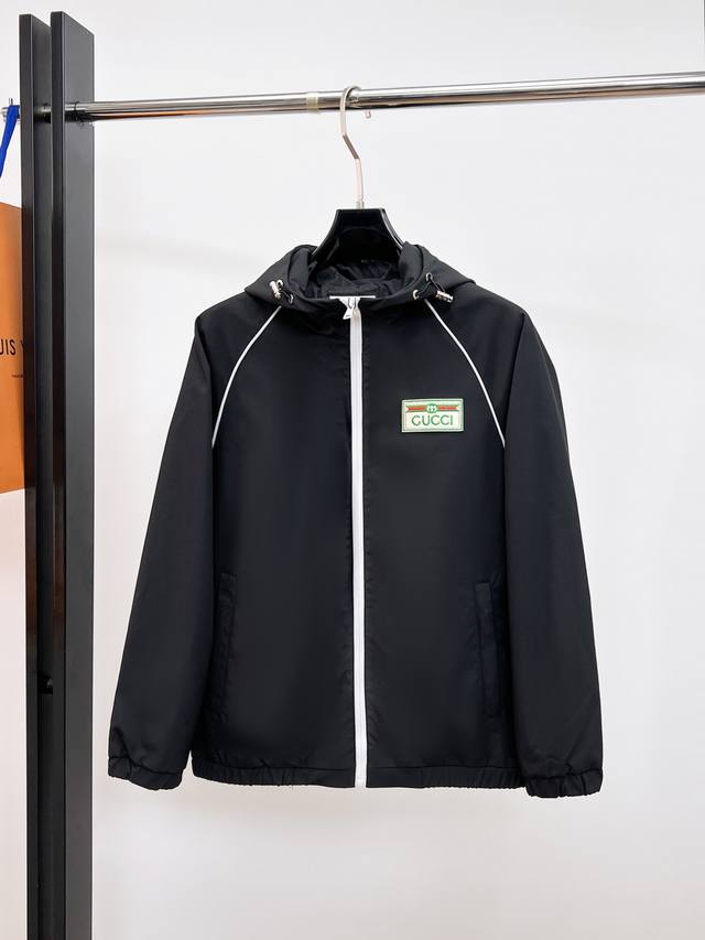 古奇 2026开春新款男士夹克外套，原单三标齐全高端版本！专柜定制面料 透气舒适度高，细节无可挑剔，品牌元素设计理念，专业代购级体现高品质。手感细腻柔软！呈现休