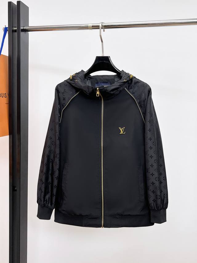 Lv 2026开春新款男士夹克外套，原单三标齐全高端版本！专柜定制面料 透气舒适度高，细节无可挑剔，品牌元素设计理念，专业代购级体现高品质。手感细腻柔软！呈现休