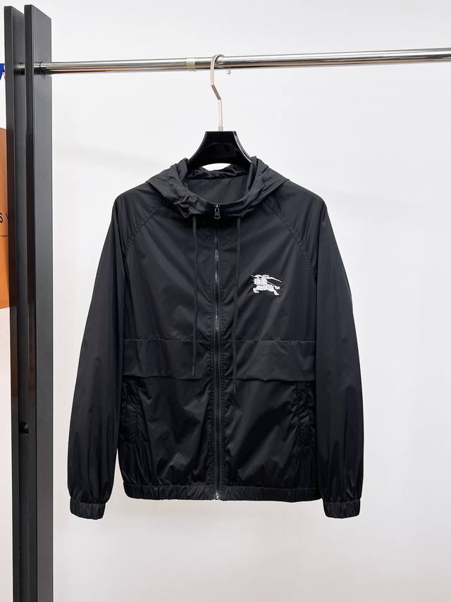 巴宝莉 2026开春新款男士夹克外套，原单三标齐全高端版本！专柜定制面料 透气舒适度高，细节无可挑剔，品牌元素设计理念，专业代购级体现高品质。手感细腻柔软！呈现