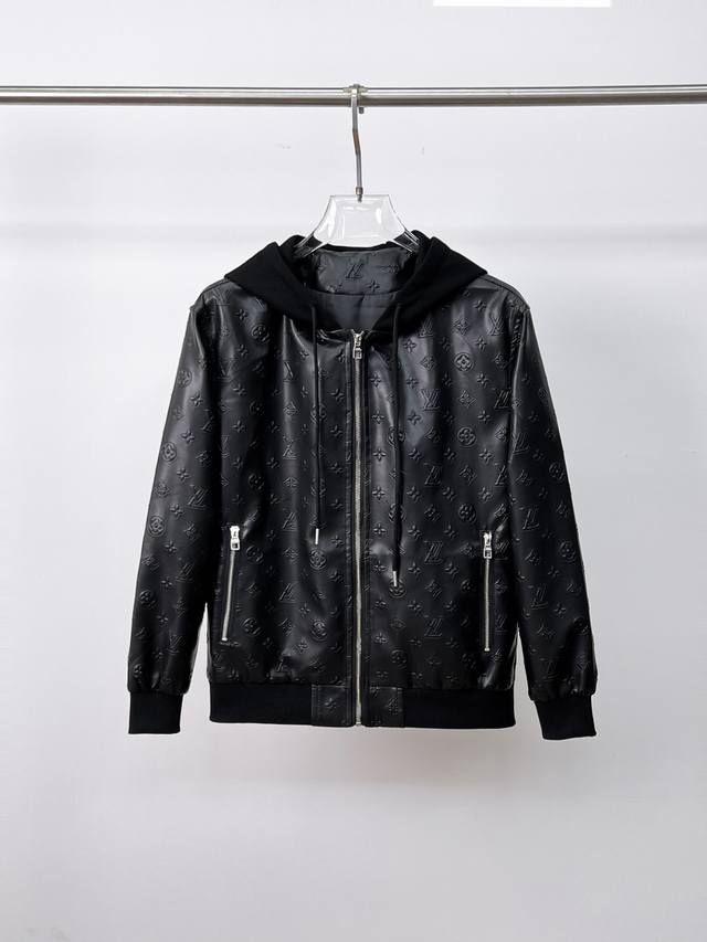 Lv 官网同款，同步发售！2026春季新款男士夹克皮衣外套，原单三标齐全高端版本！专柜定制面料 透气舒适度高，细节无可挑剔，品牌元素设计理念，体现高品质。手感细