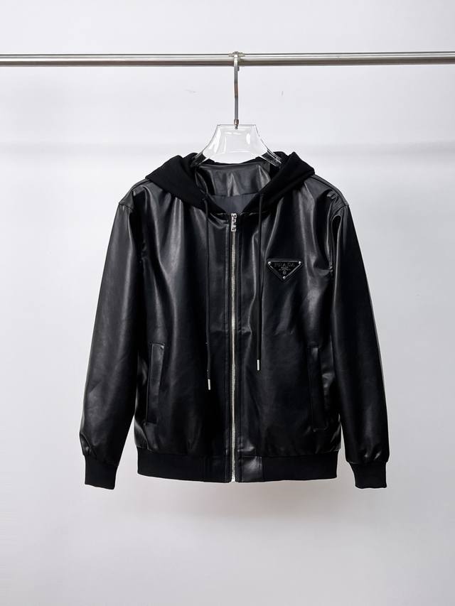 普拉达 官网同款，同步发售！2026春季新款男士夹克皮衣外套，原单三标齐全高端版本！专柜定制面料 透气舒适度高，细节无可挑剔，品牌元素设计理念，体现高品质。手感