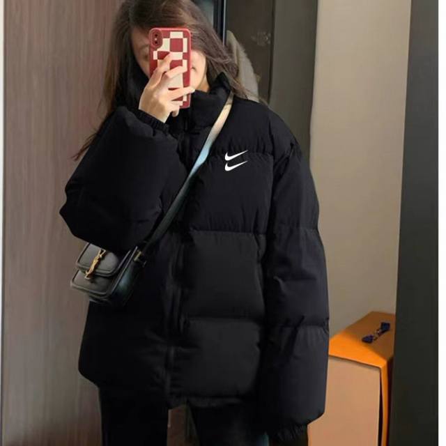 高品质区别市场通货 耐克 Nike 经典胸前双层勾子白标保暖立领棉服 轻盈保暖 不惧寒冬 有效锁住热量 抵御风雨 具备出众的防护性能 实现功能与造型并存的可能