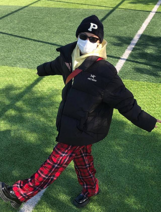 高品质区别市场通货 Arc'teryx 始祖鸟 22秋冬鸟家胸前印花Logo立领棉服 这个胸前小标太适合和男朋友一起穿了 运动系的立领棉服 宽松版型 遮肉神器