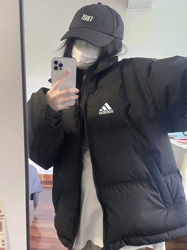 Adidas 阿迪达斯专柜经典款棉服面包服，男女同款，专柜长青百搭款，冬季衣橱必备抗寒保暖神器 面料已做防水涂层 防水防风 袖口松紧设计 轻松好驾驭 上身效果极