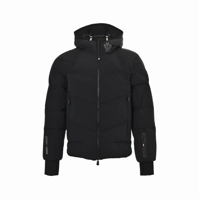 Moncle 蒙口 25Fw 手臂硅胶Logo连帽羽绒服 采用新国标90白鸭绒填充，顶级版本，区分市面通货，袖子带指套设计更保暖，户外保暖更实用。男女同款全新美