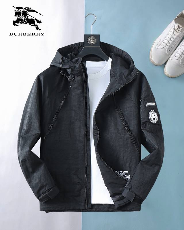 巴宝莉 2026春季新款夹克外套，秀场新品品相非常完美，舒适保暖，三标齐全色泽饱满诱人，非常出彩的设计，轻松将时髦感进阶，做工极为考究严谨，走线工整细致！大牌设