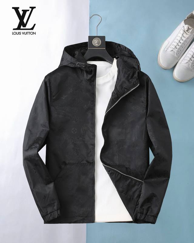 开春爆款！ Lv 2026春季新款夹克外套，秀场新品品相非常完美，舒适保暖，三标齐全色泽饱满诱人，非常出彩的设计，轻松将时髦感进阶，做工极为考究严谨，走线工整细