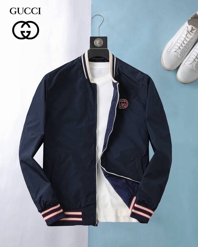 开春爆款！ 古奇 双面穿，2026春季新款夹克外套，秀场新品品相非常完美，舒适保暖，三标齐全色泽饱满诱人，非常出彩的设计，轻松将时髦感进阶，做工极为考究严谨，走