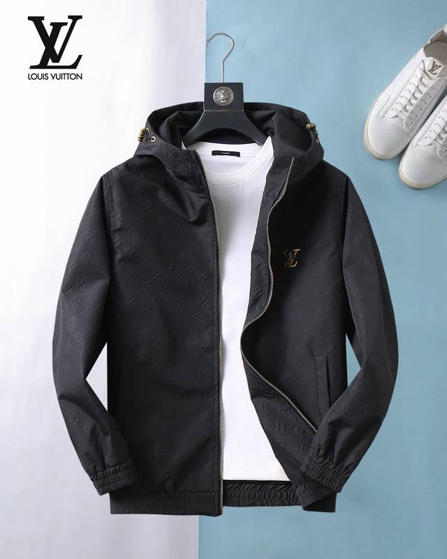 开春爆款！ Lv 2026春季新款夹克外套，秀场新品品相非常完美，双面穿舒适保暖，三标齐全色泽饱满诱人，非常出彩的设计，轻松将时髦感进阶，做工极为考究严谨，走线