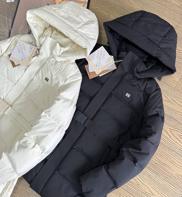 可隆 小蛮腰压胶连帽中长款羽绒服 女款 Gore- Tex防水保暖鹅绒收腰羽绒服可松紧腰带羽绒外套 鹅绒无异味绒朵大保暖性更佳 可收腰版型展现完美曲线 原版一比