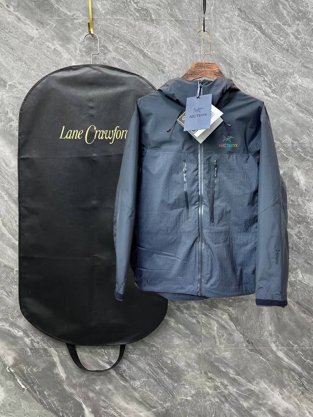 始祖鸟 Aha Sv Aha Jaet男女网格硬壳拼色压胶] Jaet硬壳拼接，超轻超耐磨的Gore-Tex融合Hadron未来之壳表层面料重量更轻更透气，相比