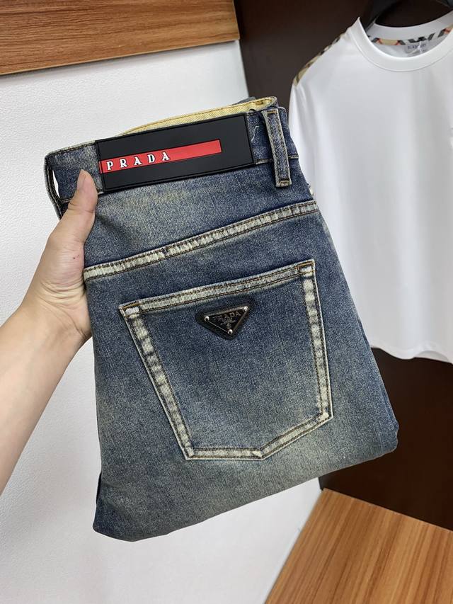 普拉达 25秋冬新款 男士牛仔裤原厂原布原洗水！进口原版水洗弹力面料，复杂的手工艺叠加，任何一个洗水环节多停留几秒都会变成完全不一样的颜色效果，所以越加珍贵，特