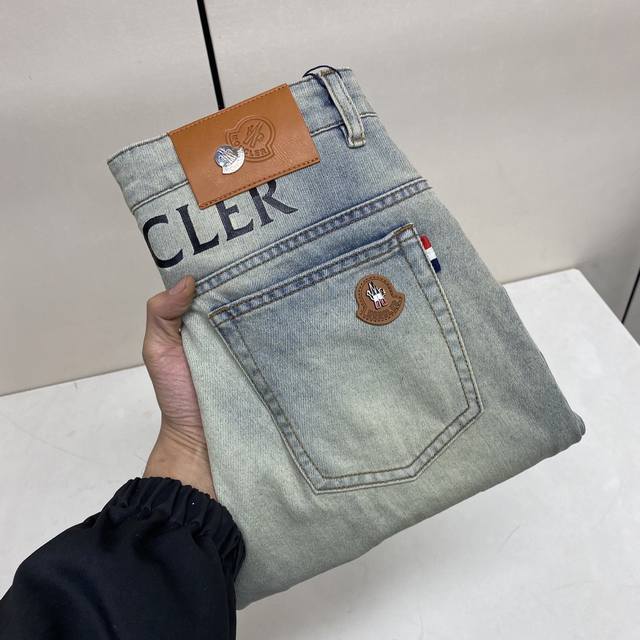 顶级版本 。2026春夏欧洲专柜新款 超A代购级别海外贸易公司订单货源，顶级原单高端男士定制时尚修身小直筒牛仔裤3933 颜色：重工艺炒沙洗水，图片色 尺码：2