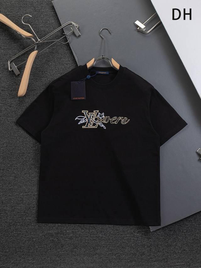 Louis Vuitton 路易威登 1V 驴家 Lv Lv 微宽版型S-Xl Lv 26Ss新品专柜同步专柜上架 多重重工艺 胸前狸猫字母刺绣 圆领短袖T恤，