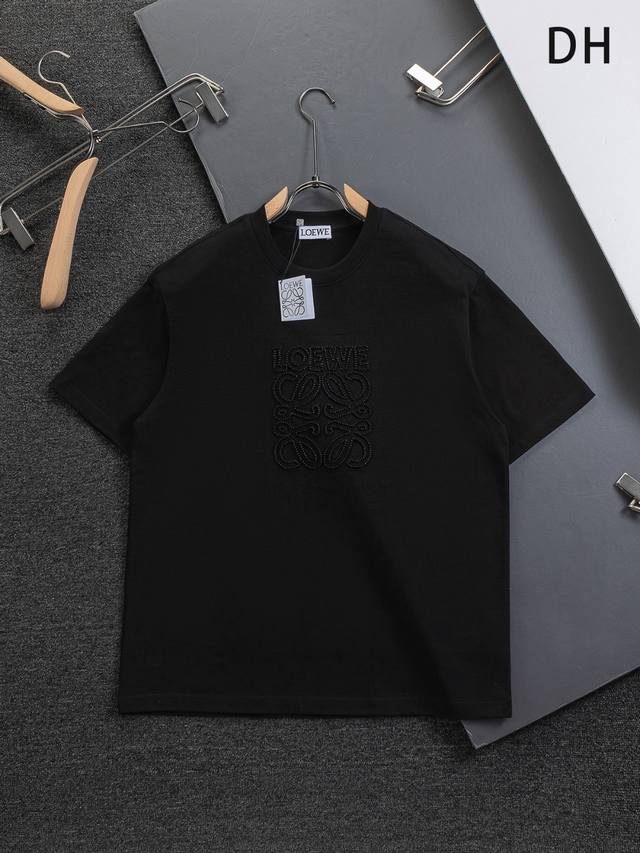 Loewe 罗意威 Loewe 高版本 微宽版型S-Xl 罗意威 26Ss 新品官网同步发售 经典简约字母镂空标识刺绣 多重重工艺 圆领短袖男女同款！短袖不在千