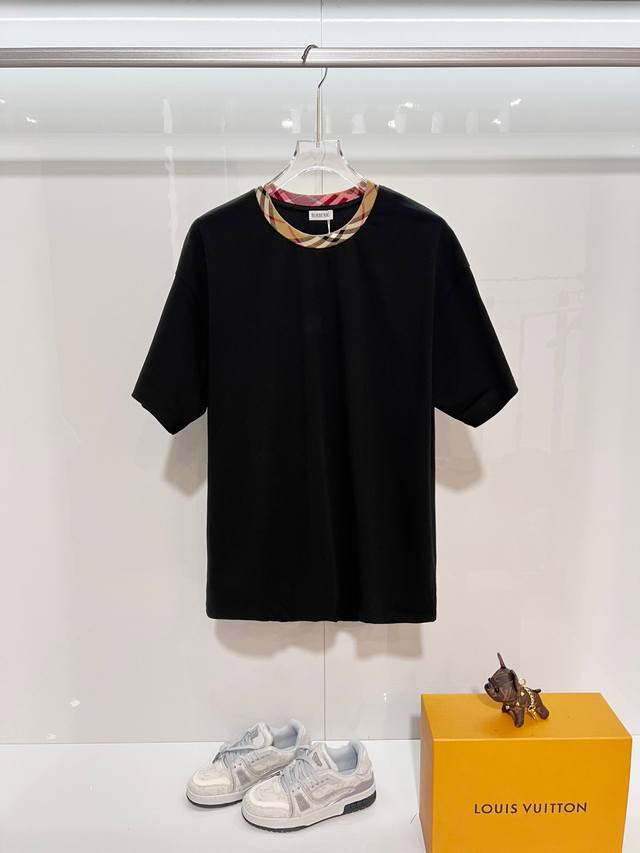 Burberry 巴宝莉 高品质320克圆领短袖T恤 品牌经典 简约纯色拼接格纹领字母Logo 2025Ss官方同步 高版本 高品质 时尚个性 百搭潮流 纯原品