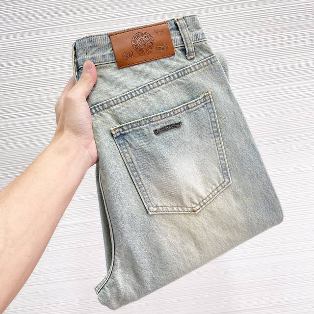 克罗心25Ss秋冬新品原单狠货洗水牛仔裤 原版开发 高端品质可随意对比原版定制五金Logo 重工艺刺绣 牛仔面料柔软且韧性 版型贴合腿部线条 上身舒适 时尚有型