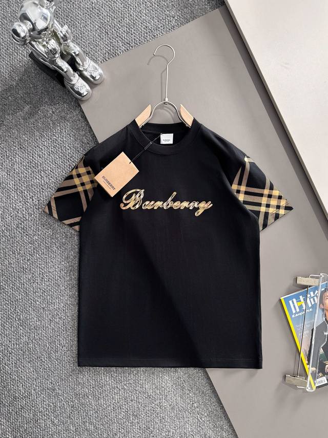 巴宝莉Burberry 2026新款短袖T恤， 男女日常通勤穿搭必备情侣单品，高强度纯棉双沙面料掂起来手感份量十足，上身也比普通T更加有质感，不易变形，宽松版型