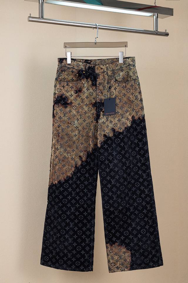 高版本让利40 Louis Vuitton 24Ss Lv植绒火烧云牛仔长裤 面料：采用斜纹7*7支提花牛仔棉布。面料后加工做植绒布匹工艺，所有细节1：1还原。