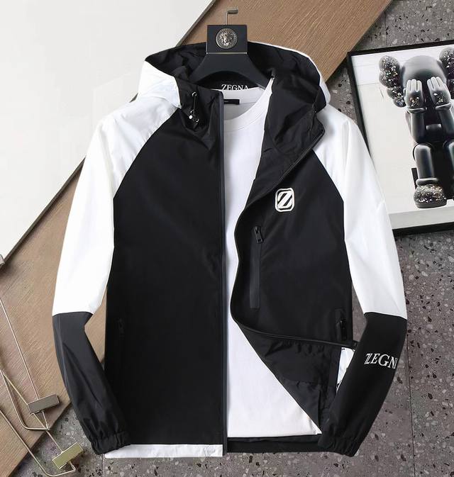 杰尼亚 2025开秋新款夹克外套，秀场新品品相非常完美，双面穿舒适保暖，三标齐全色泽饱满诱人，非常出彩的设计，轻松将时髦感进阶，做工极为考究严谨，走线工整细致！