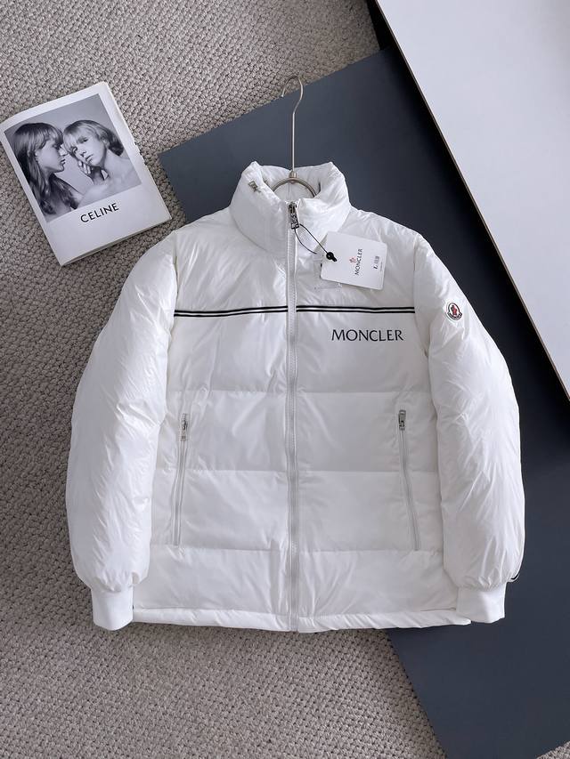 蒙口 2025最新款男士羽绒服、面料柔软舒适 ．上身版型超赞 ．拉链．辅料都是客供 、进口面料，轻便舒适，保暖有型、简单大方款式！轻便保暖、秋冬御寒的最佳选择