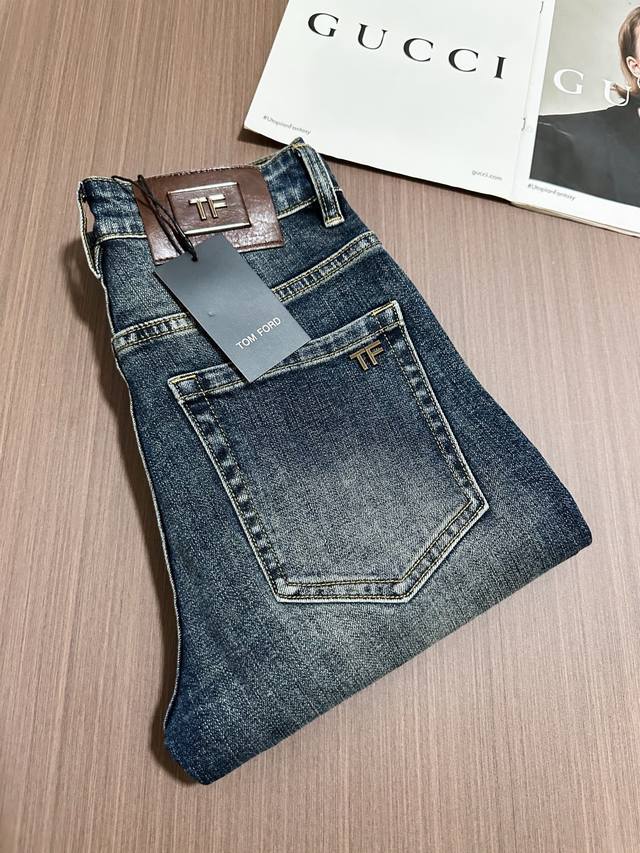 Tf 弹力显瘦小直脚裤 牛仔裤 四季款！ 很有质感 弹力牛仔裤也能很舒服 .超弹力超帅牛仔裤！重洗水弹力 ！这款牛仔裤让你会惊叹它设计的巧妙 ！！一款原布剪裁的