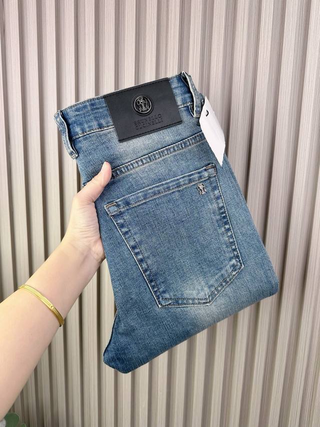 Bc 弹力显瘦小直脚裤 牛仔裤 四季款！ 很有质感 弹力牛仔裤也能很舒服 .超弹力超帅牛仔裤！重洗水弹力 ！这款牛仔裤让你会惊叹它设计的巧妙 ！！一款原布剪裁的