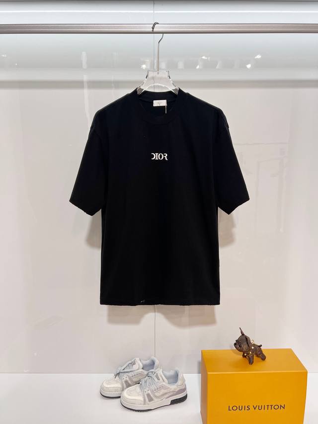 Dior 迪奥 高品质320克圆领短袖T恤 品牌经典 简约 胸前残缺刺绣字母Logo 2026Ss早春官方同步 高版本 高品质 时尚个性 百搭潮流 纯原品质 原