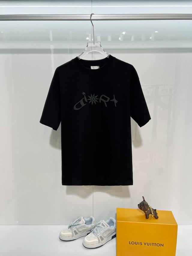 Dior 迪奥 高品质320克圆领短袖T恤 品牌经典 星星太阳花植绒刺绣字母Logo 2025Ss官方同步 高版本 高品质 时尚个性 百搭潮流 纯原品质 原版面