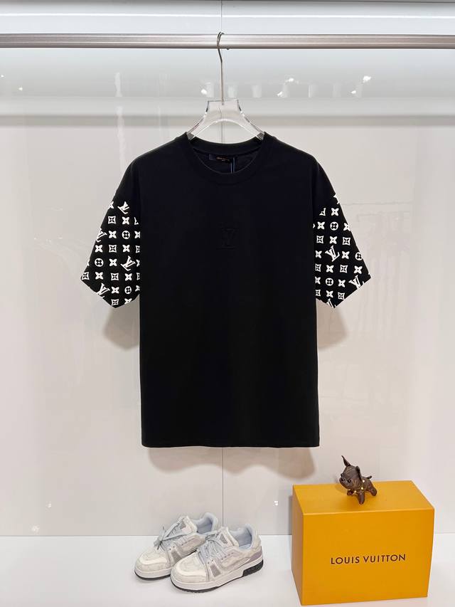 Louis Vuitton 路易威登 高品质320克圆领短袖T恤 品牌经典 1V 驴家 胸前凹凸刺绣字母 袖子老花Logo 2025Ss官方同步 高版本 高品质