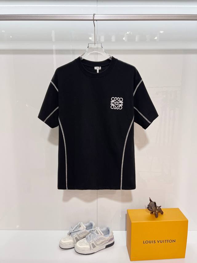 Loewe 罗意威 高品质320克圆领短袖T恤 品牌经典 拼接线条 胸前刺绣字母Logo 2025Ss官方同步 高版本 高品质 时尚个性 百搭潮流 纯原品质 原